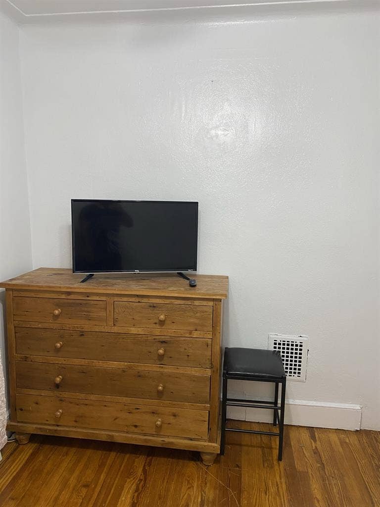 Nice Room For Rent In Queens