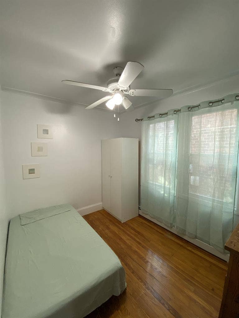 Nice Room For Rent In Queens