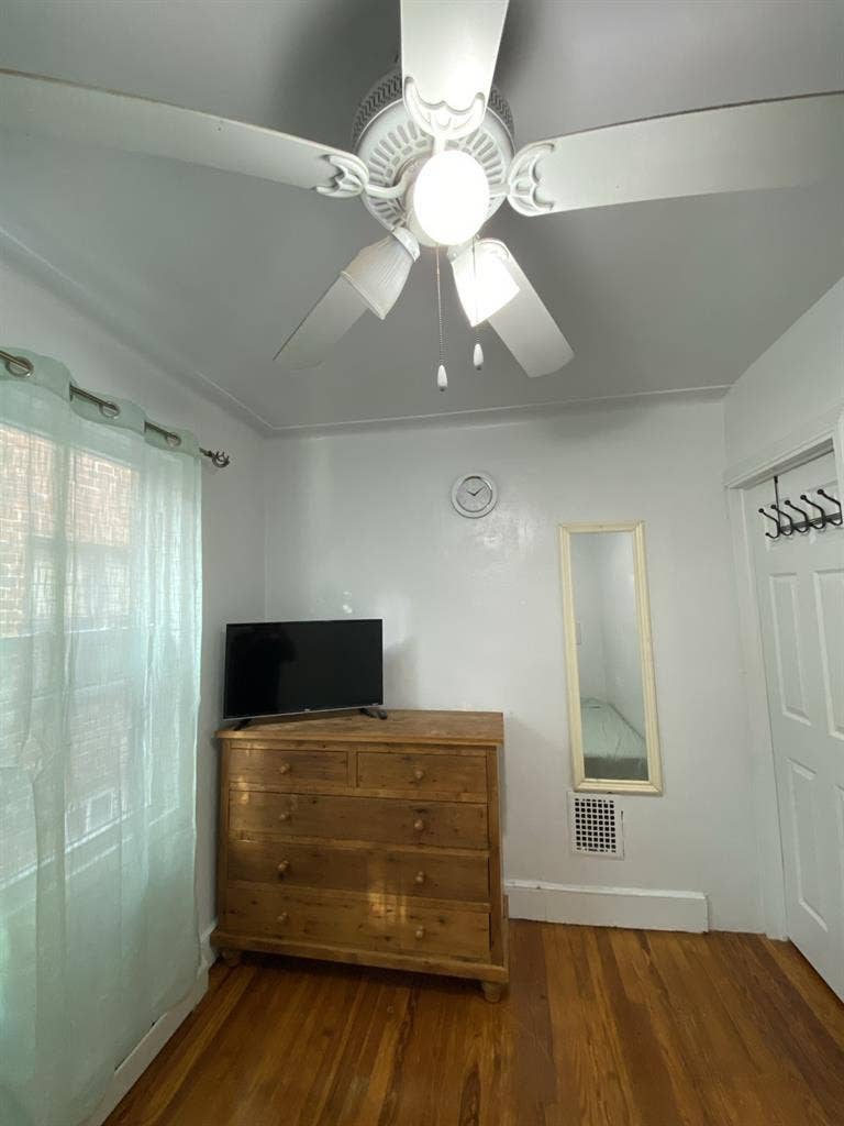 Nice Room For Rent In Queens