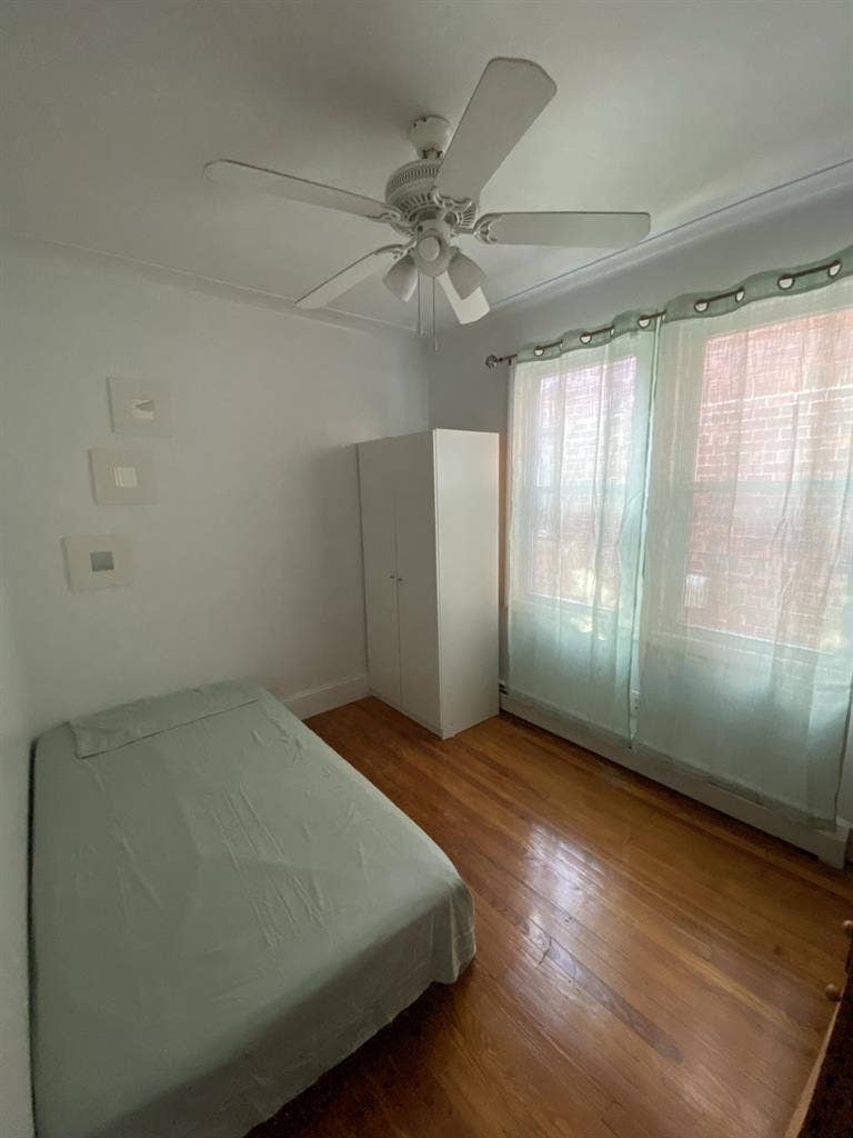 Nice Room For Rent In Queens