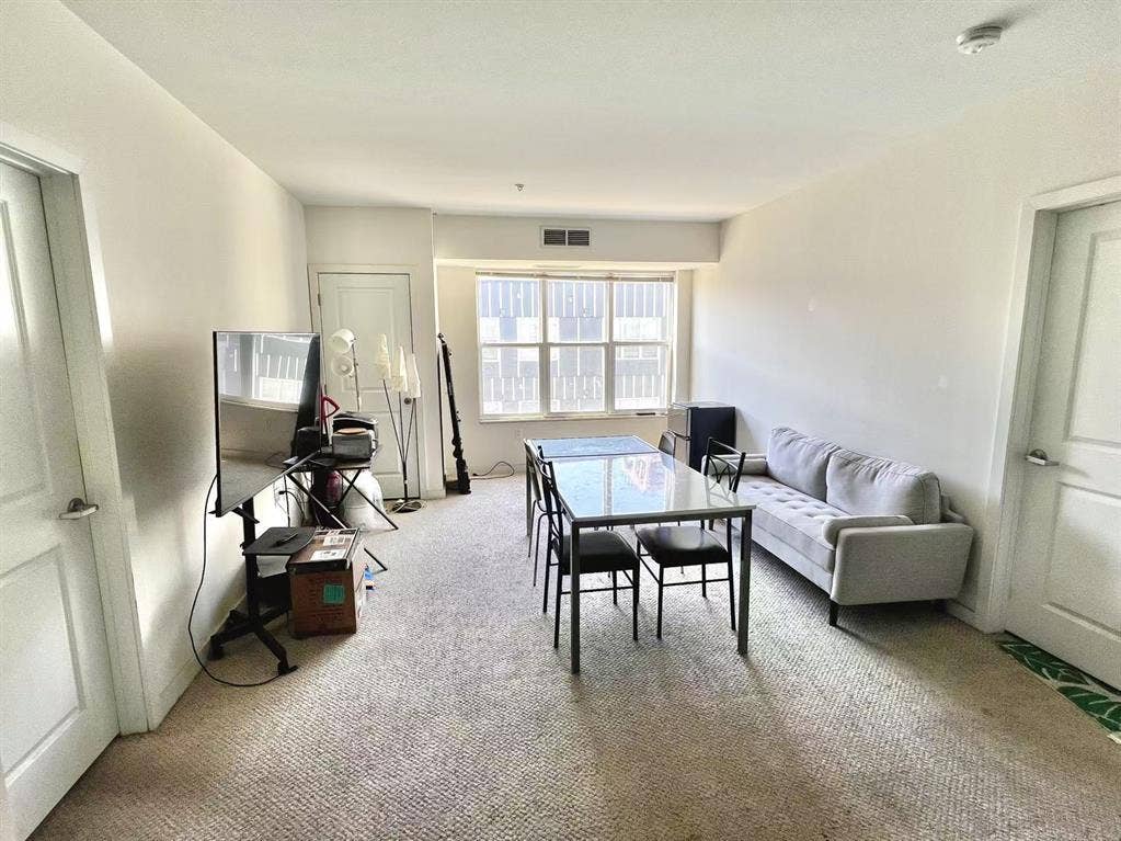 Whole 2B2B or Private Room| $825/mo