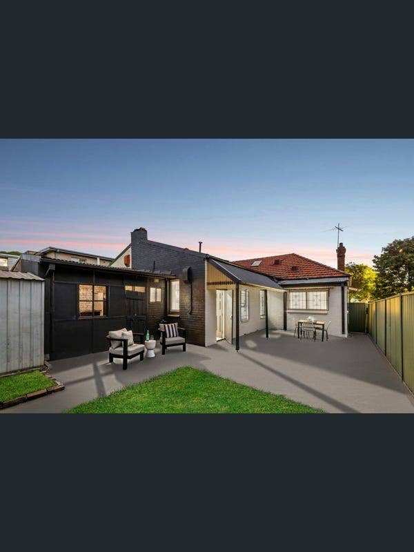 [Room Available] Single/Couple Room