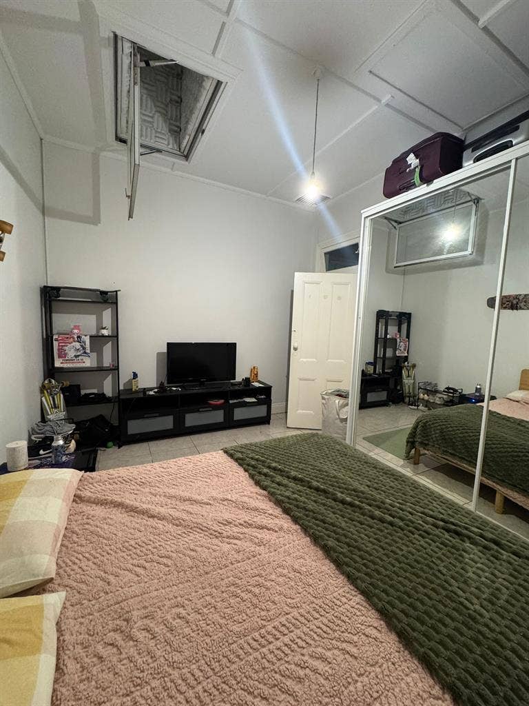 [Room Available] Single/Couple Room