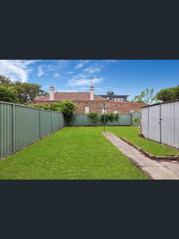 [Room Available] Single/Couple Room