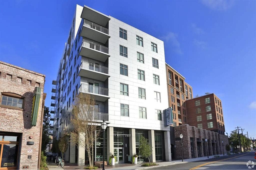 Looking for a lease takeover!