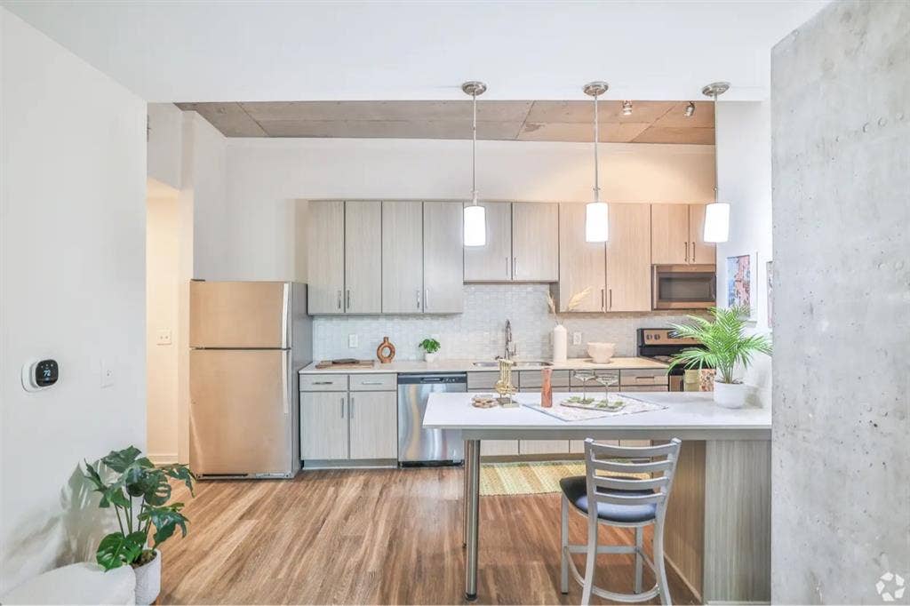 Looking for a lease takeover!
