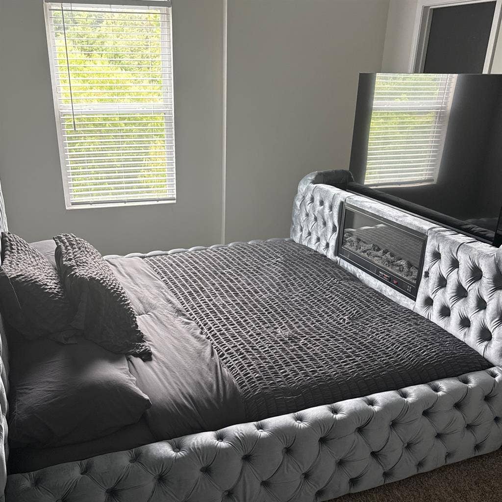 Fully furnished room.