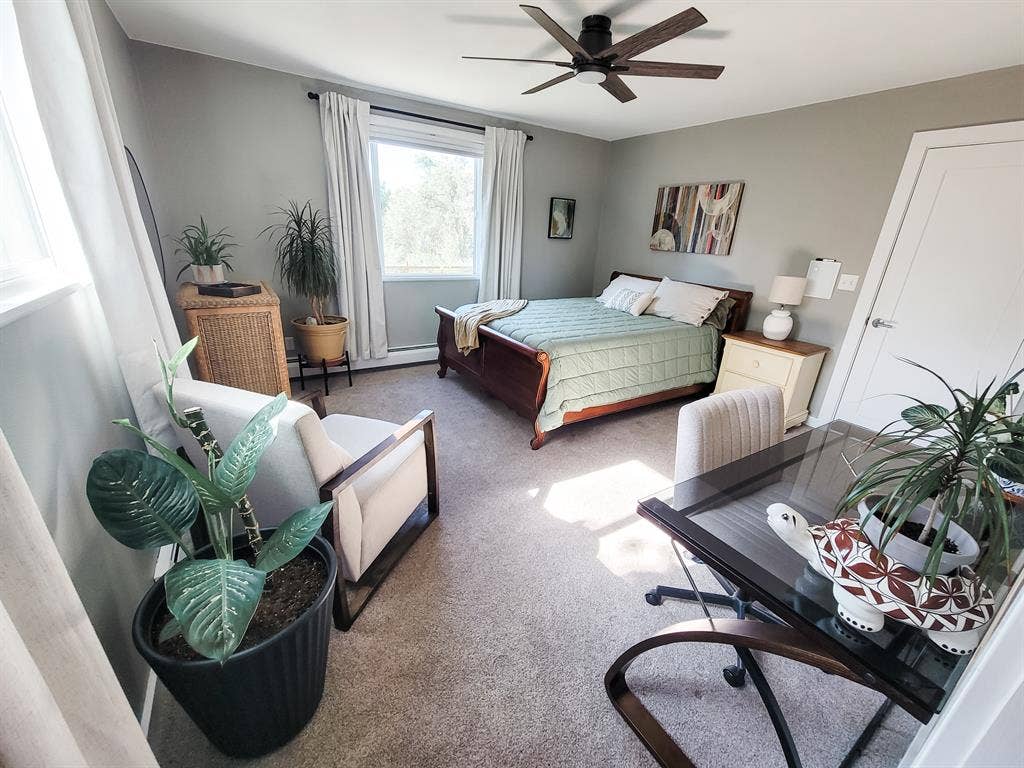 Large master suite in Lakewood