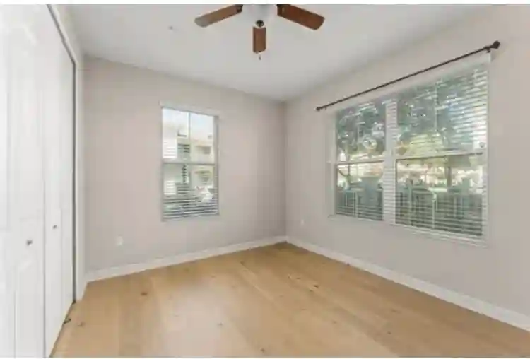 Lg private room with pr bath Sep 1