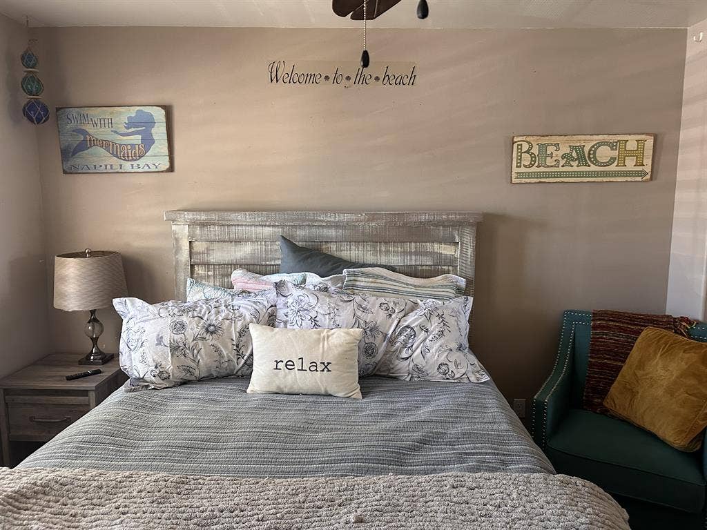 Darling room, near beach.