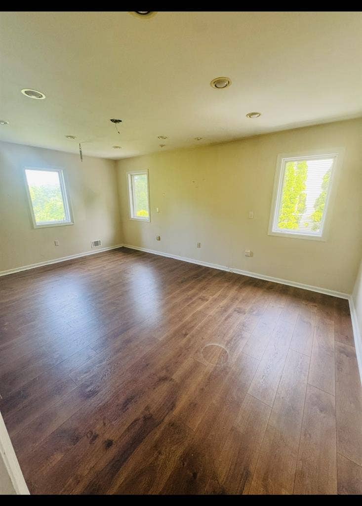 Large private room for rent