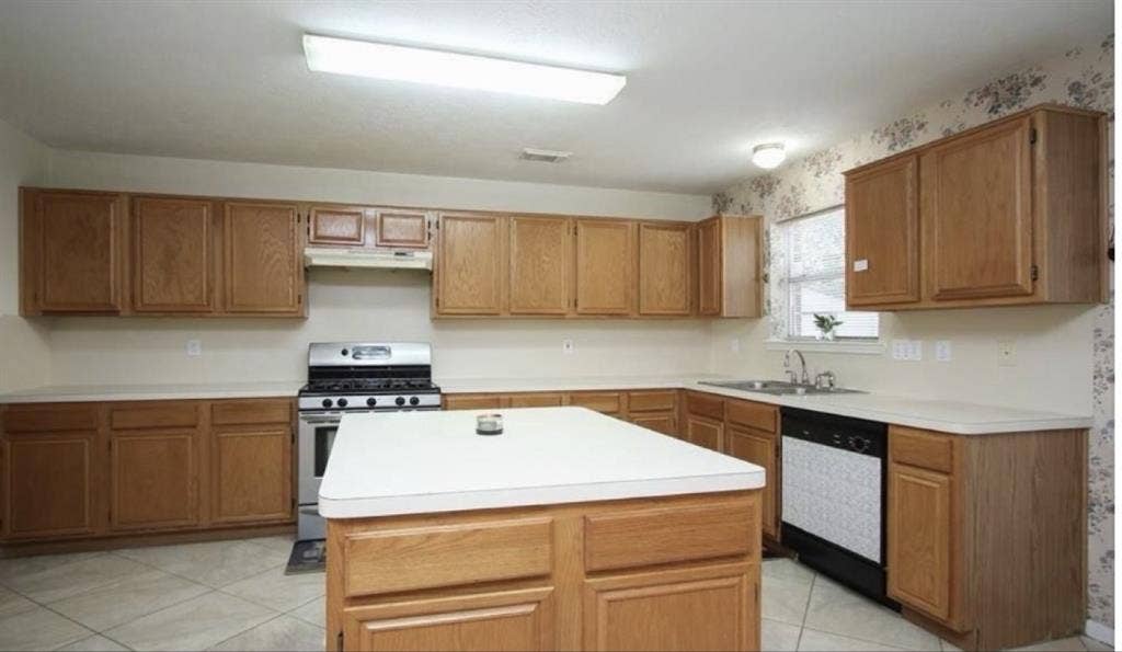 Large private room in nice house