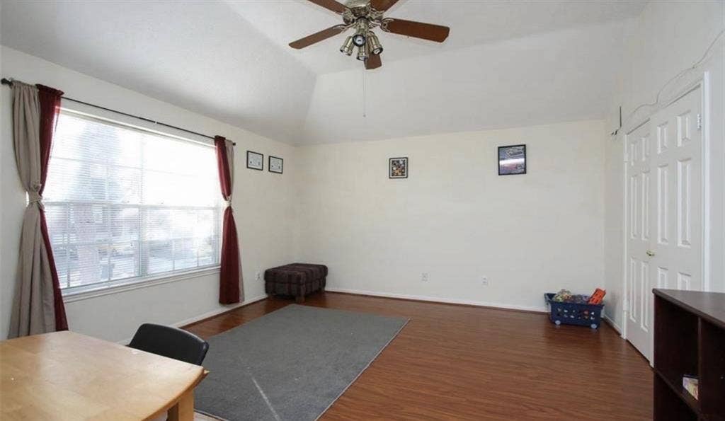 Large private room in nice house