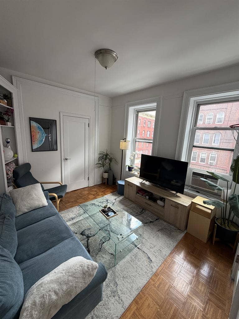 Fully furnished room in Manhattan