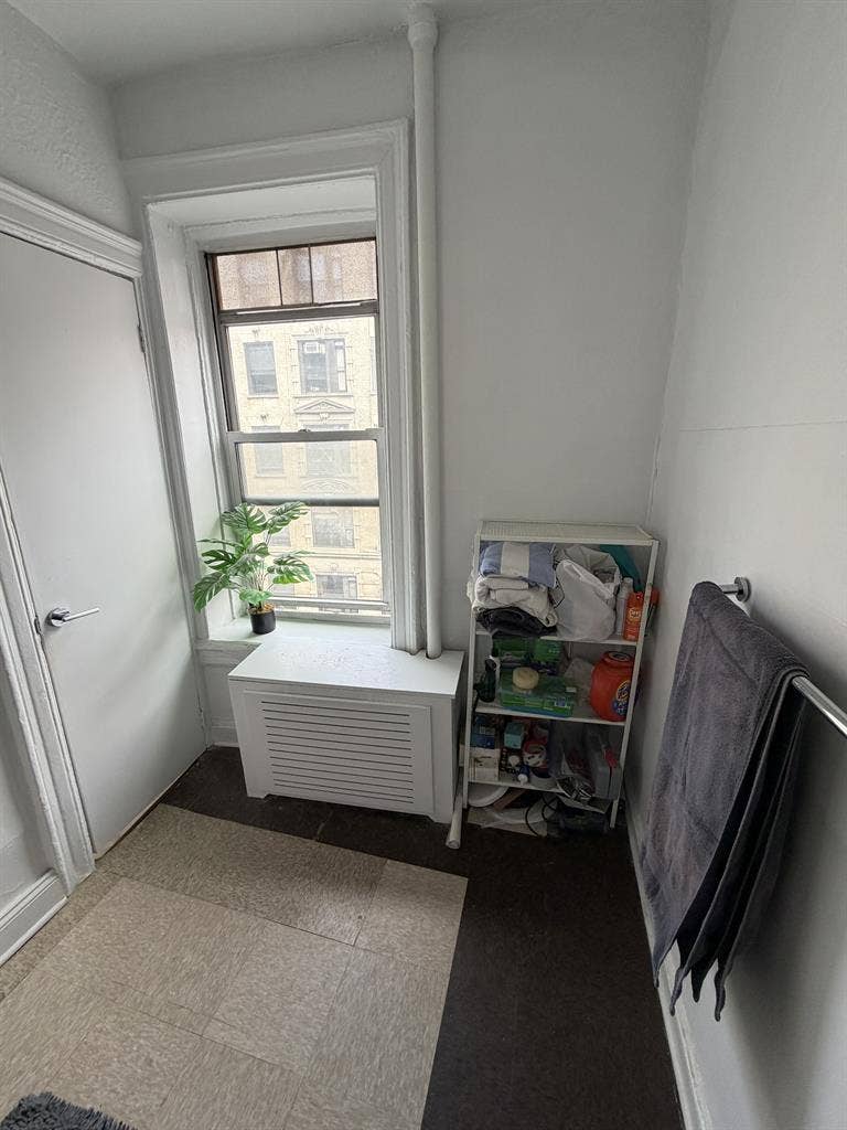 Fully furnished room in Manhattan