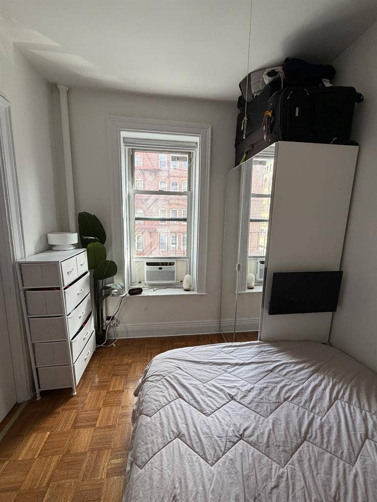 Fully furnished room in Manhattan