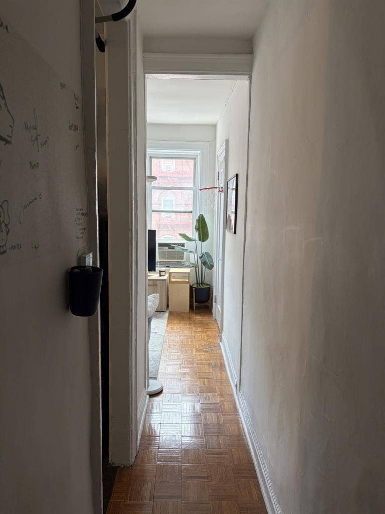 Fully furnished room in Manhattan