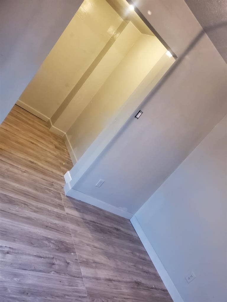 Large private room for rent w bills