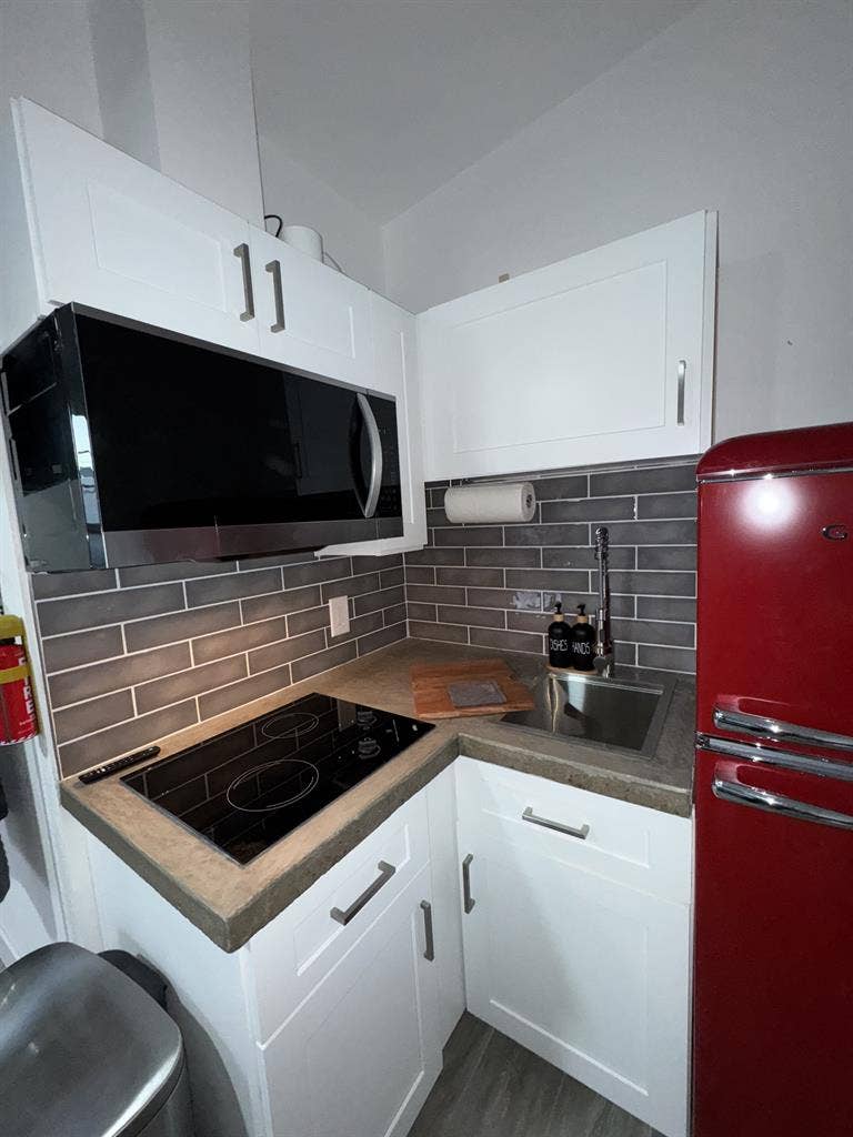 PRIVATE FURNISHED STUDIO