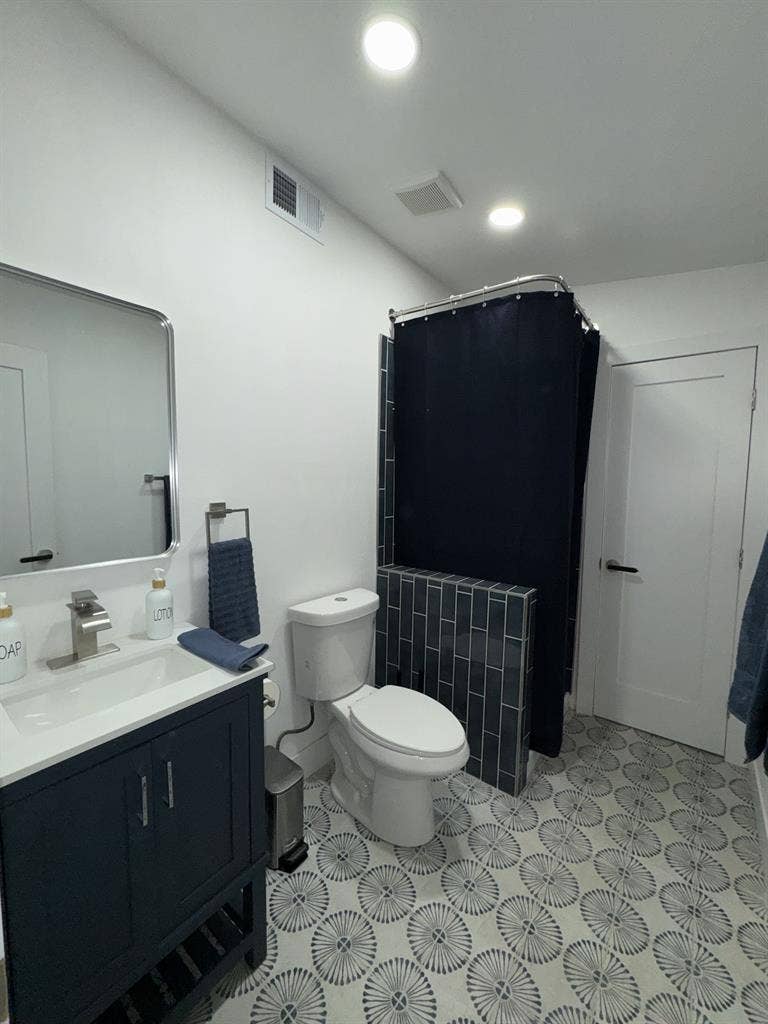 PRIVATE FURNISHED STUDIO