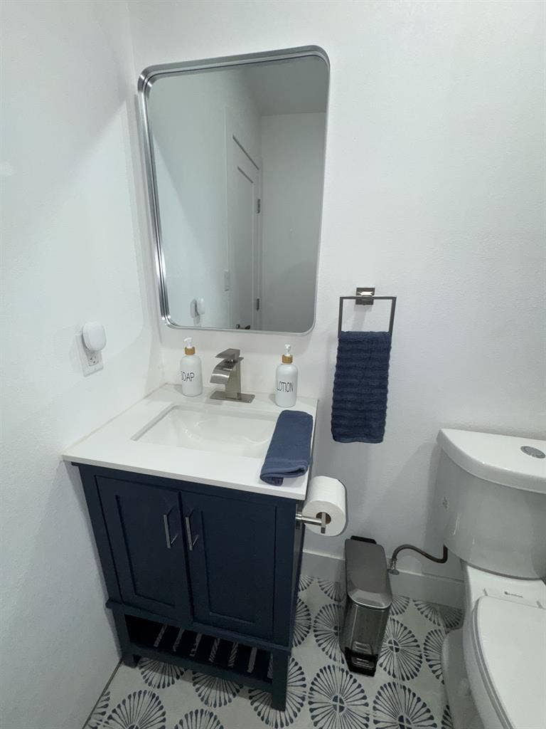 PRIVATE FURNISHED STUDIO