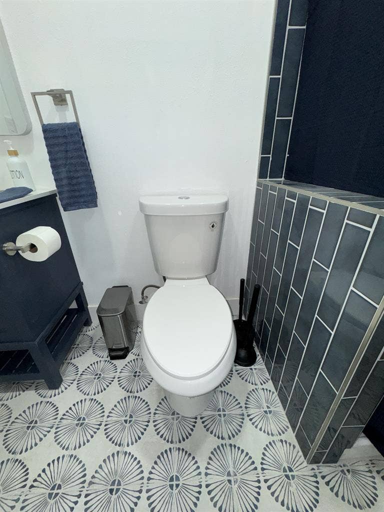 PRIVATE FURNISHED STUDIO