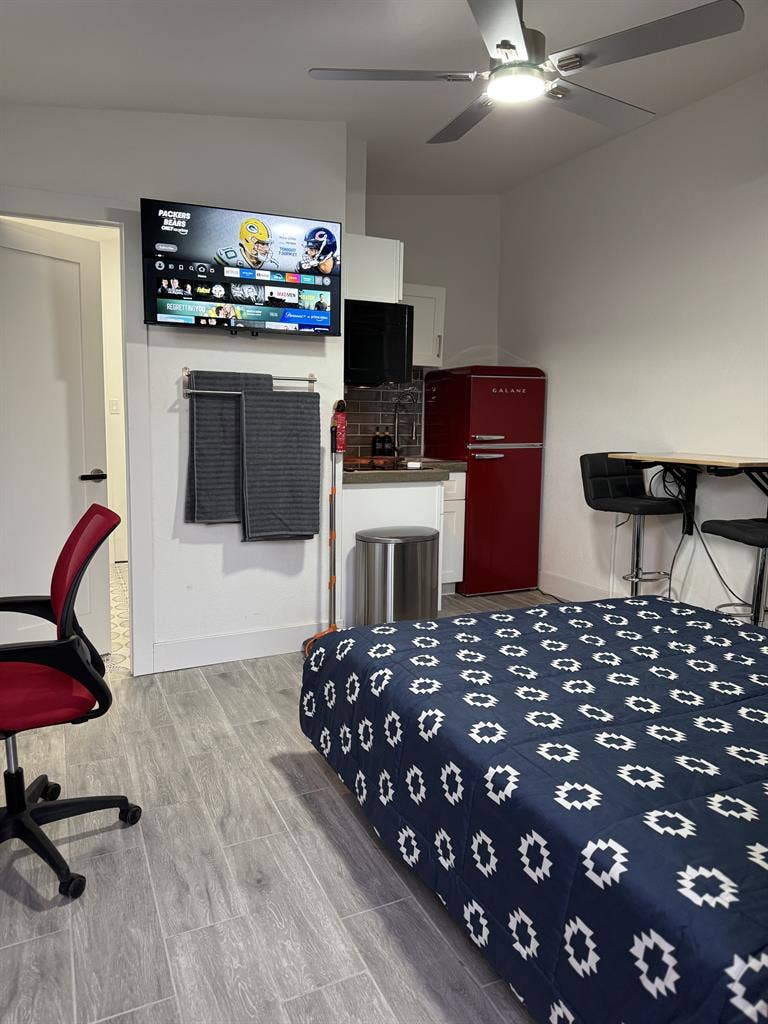 PRIVATE FURNISHED STUDIO