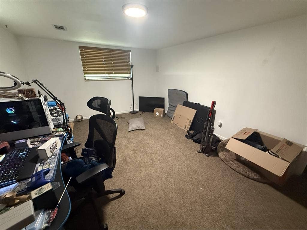 2 rooms available