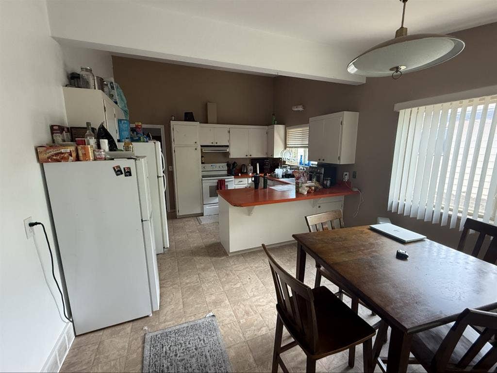2 rooms available