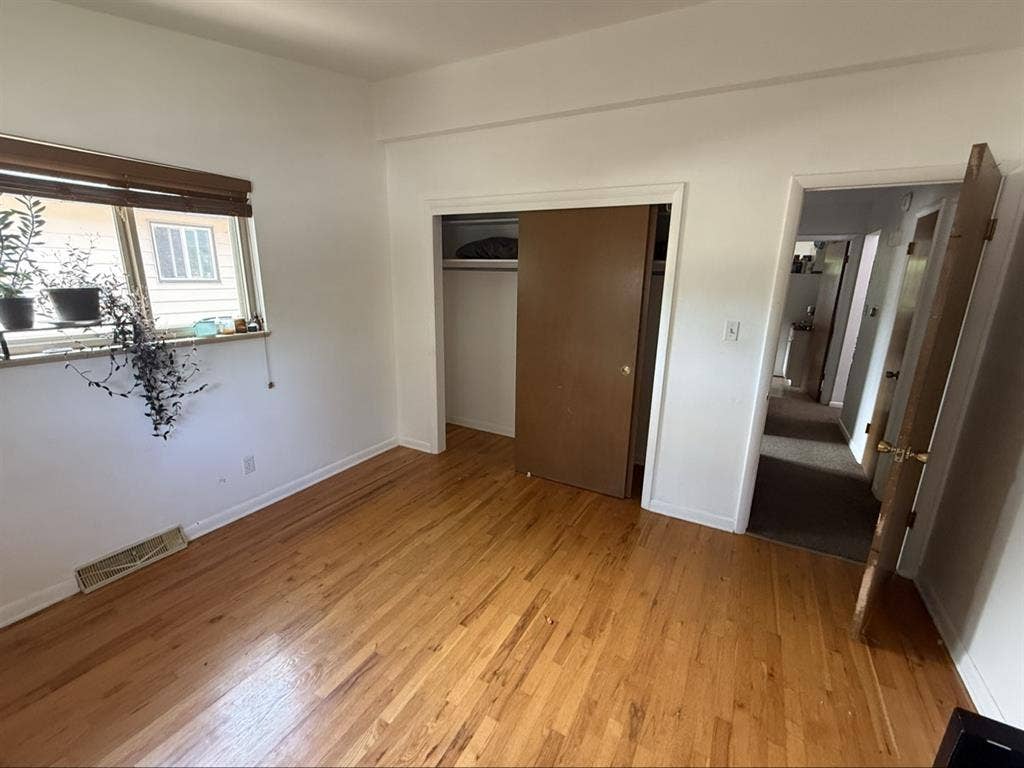 2 rooms available
