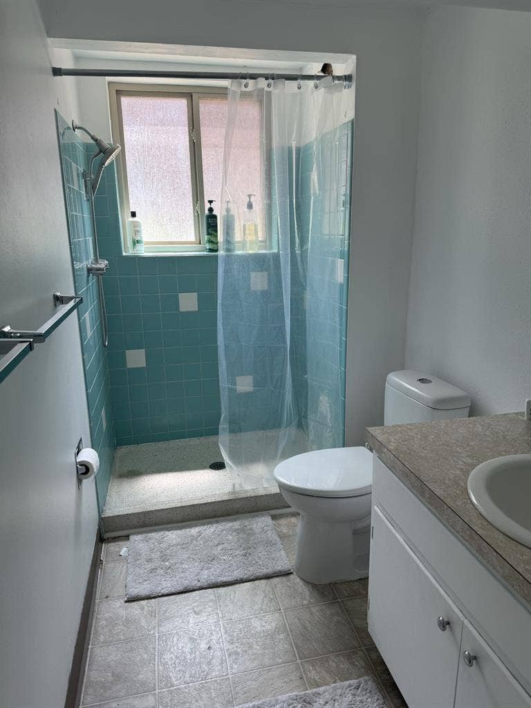 2 rooms available