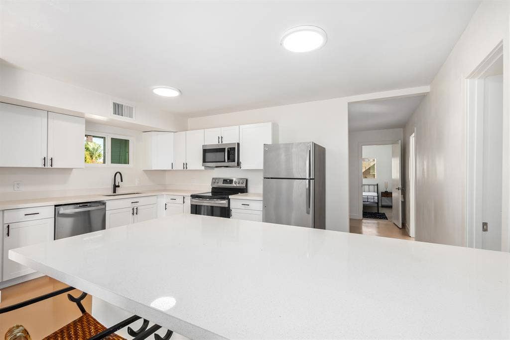 PRIVATE FURNISHED ROOM – $880/MONTH