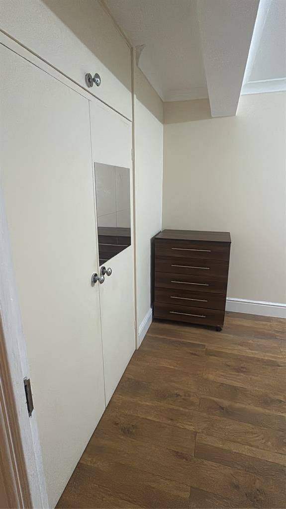 1 Bedroom For 2 People In a 3BHK