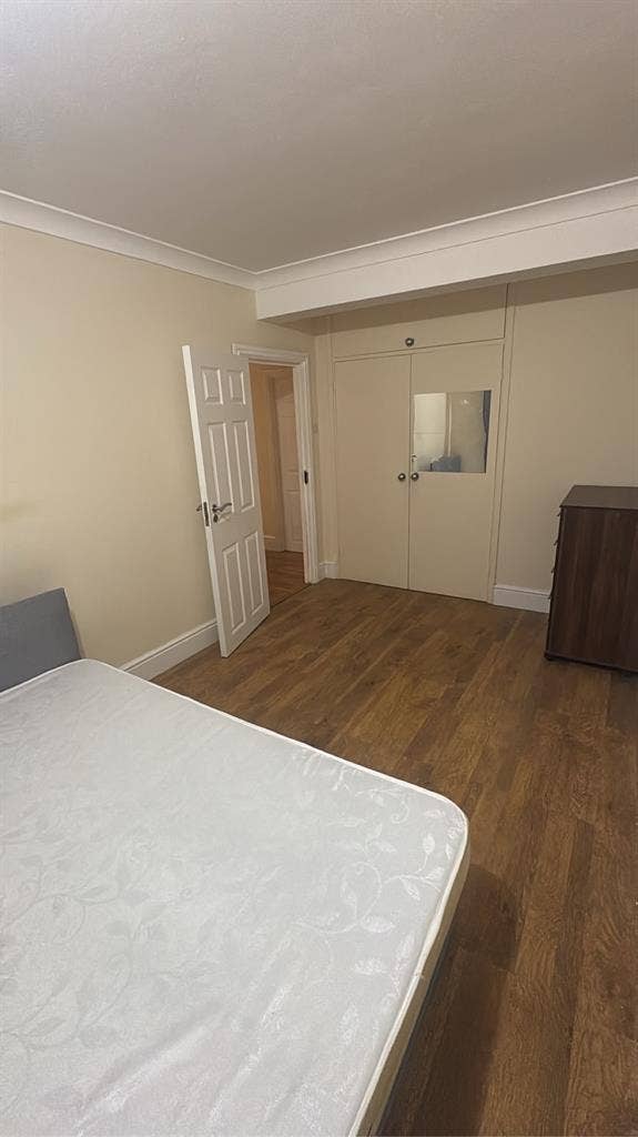 1 Bedroom For 2 People In a 3BHK