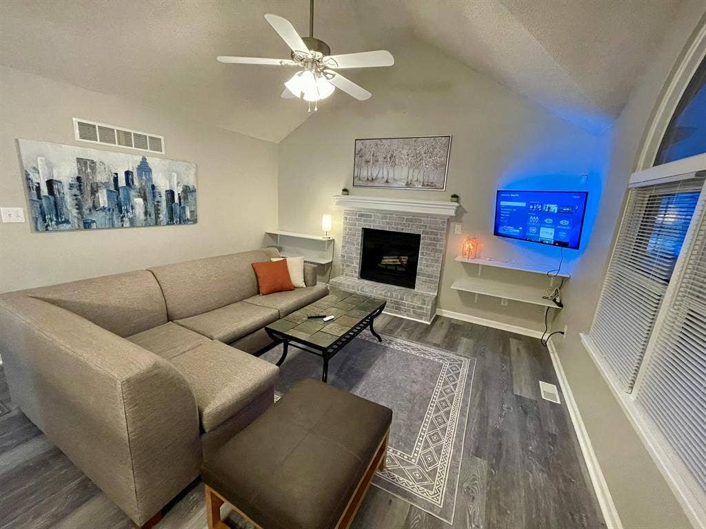 Private Room in Lee's Summit