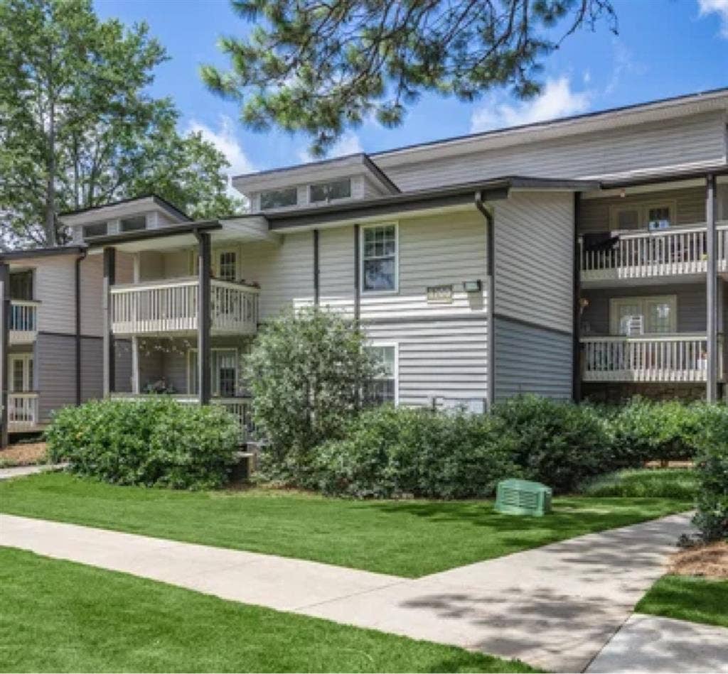 Roommate For 1yr lease in Vinings