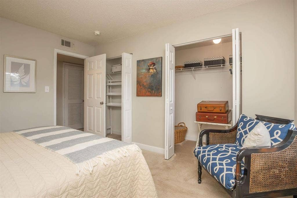 Roommate For 1yr lease in Vinings