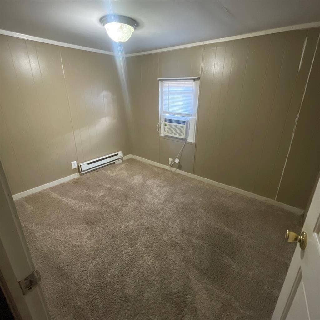 $500 a month room for rent