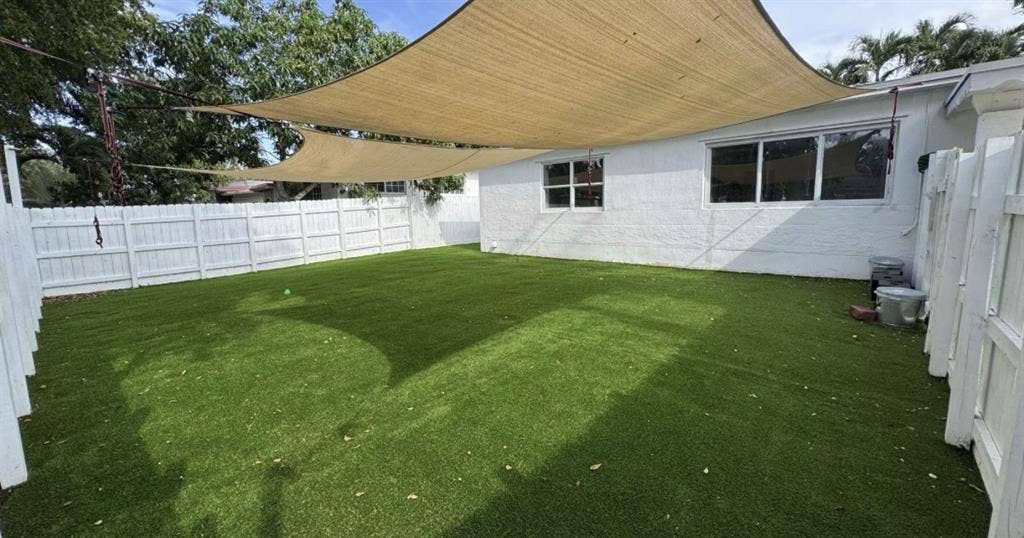 Looking for roommates