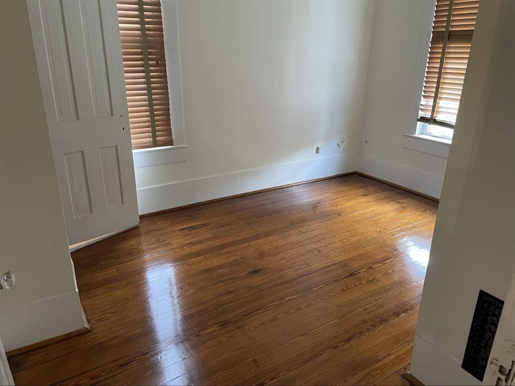 Urgent! Looking for female roommate