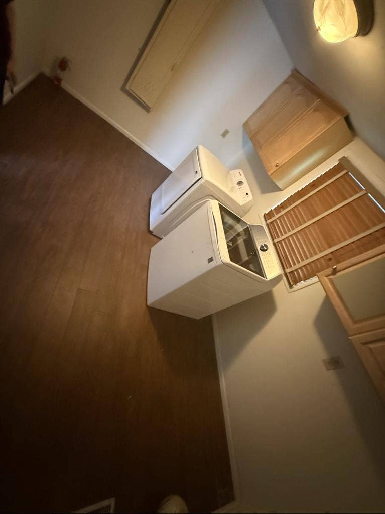 Urgent! Looking for female roommate
