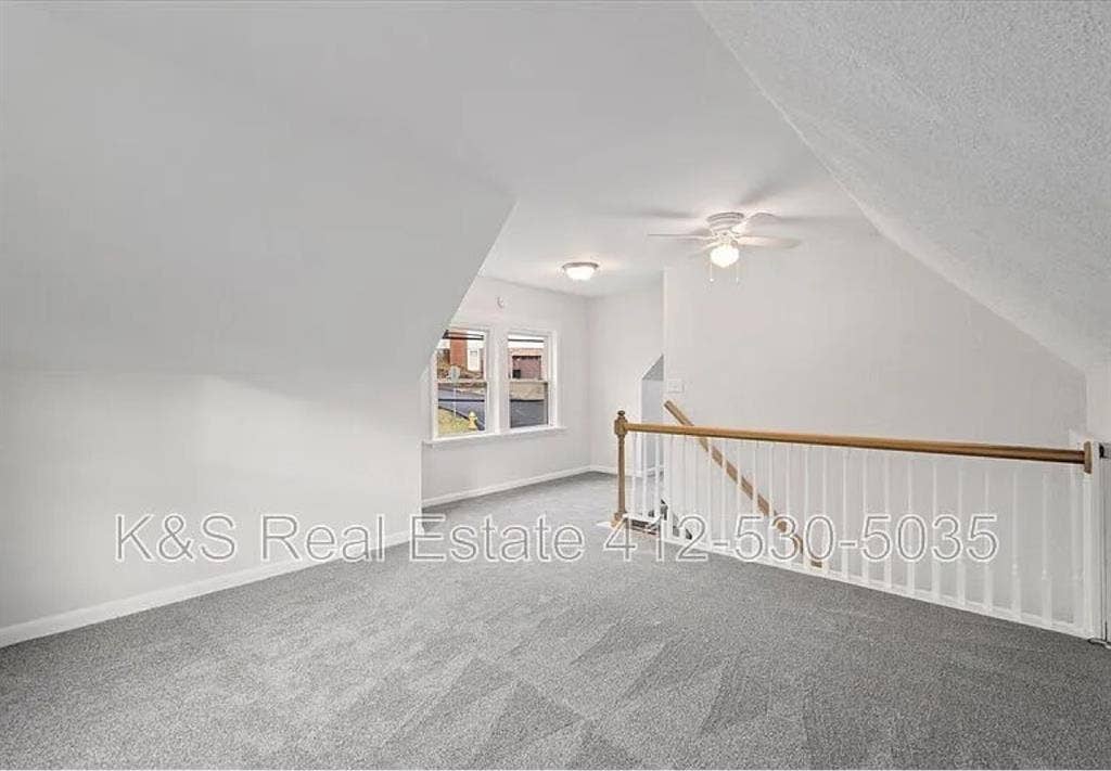 3 Floor House with Yard
