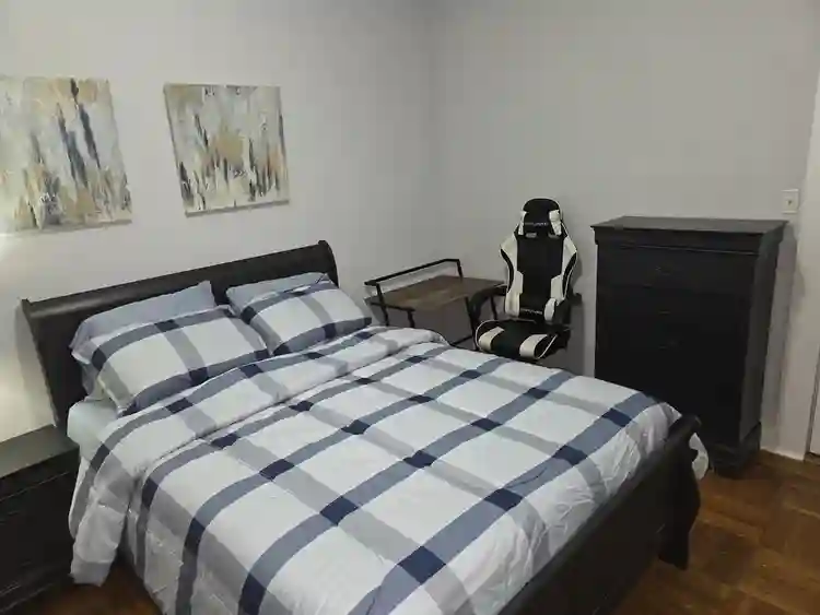LARGE FURNISHED ROOM