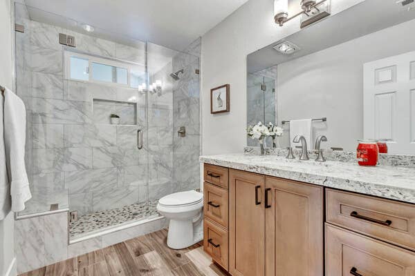 Master Bedroom w/ Private Bathroom