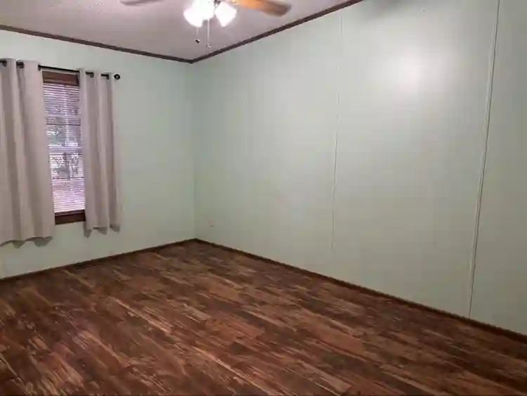 Looking for Roomate