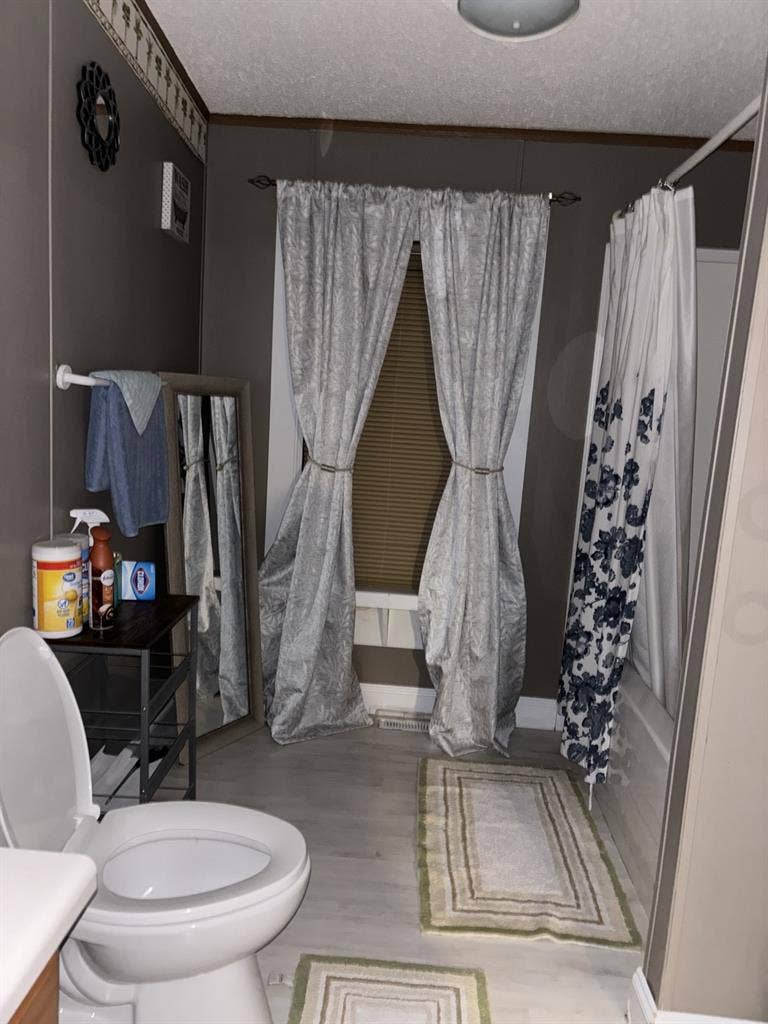 Looking for Roomate