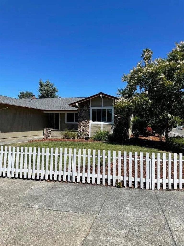 Bennett Valley Room for rent
