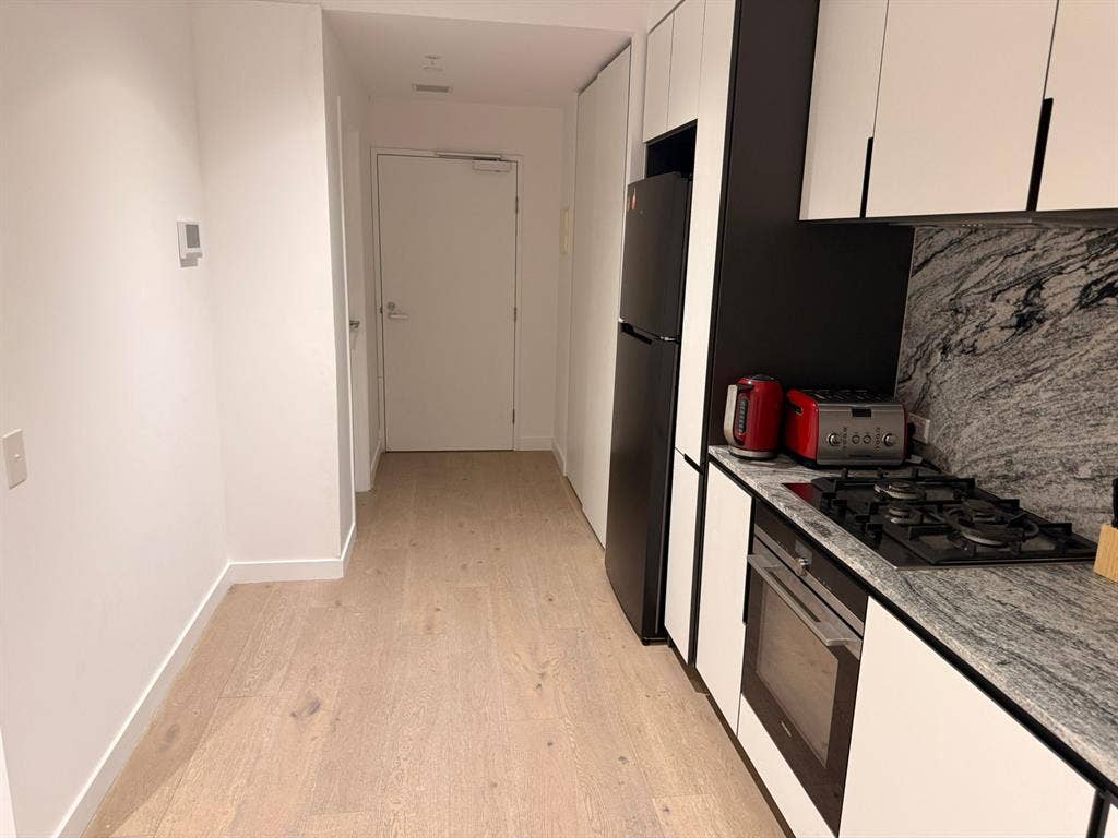 QUEEN ROOM FOR FEMALE TENANTS ONLY