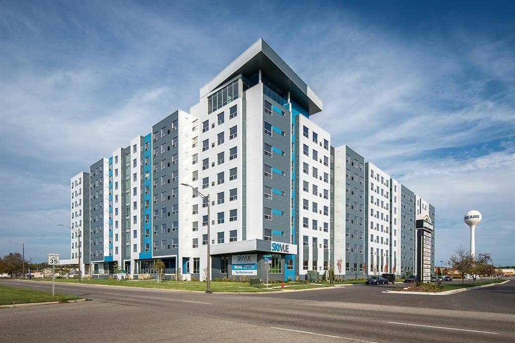 1 Bed, 1 Bath (4 Bedroom Apartment)