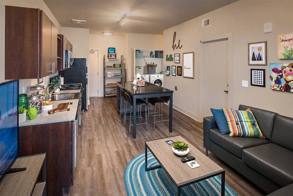 1 Bed, 1 Bath (4 Bedroom Apartment)